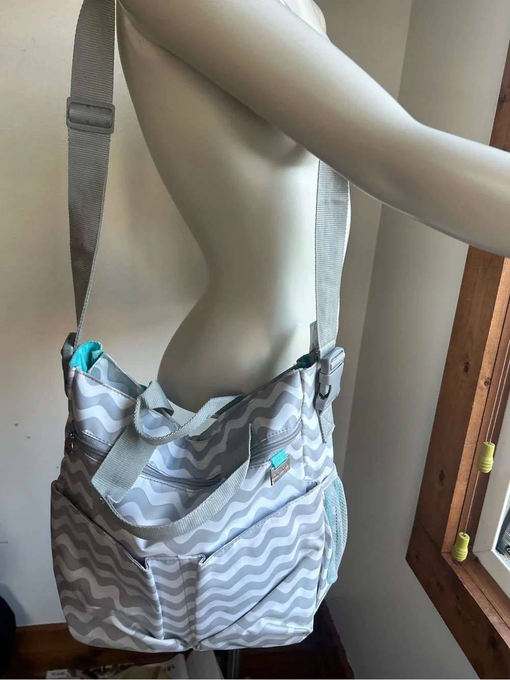Lename Gray Wave-Print Crossbody Tote Bag with Teal Accent